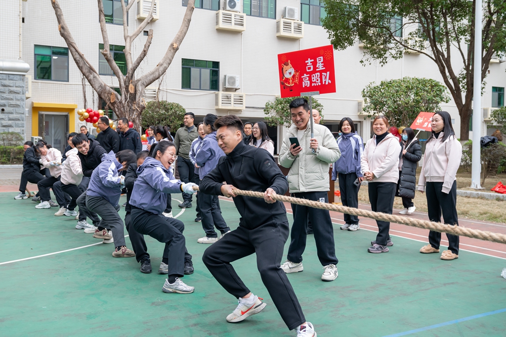 拔河00018_副本.jpg 拔河00018_副本.jpg